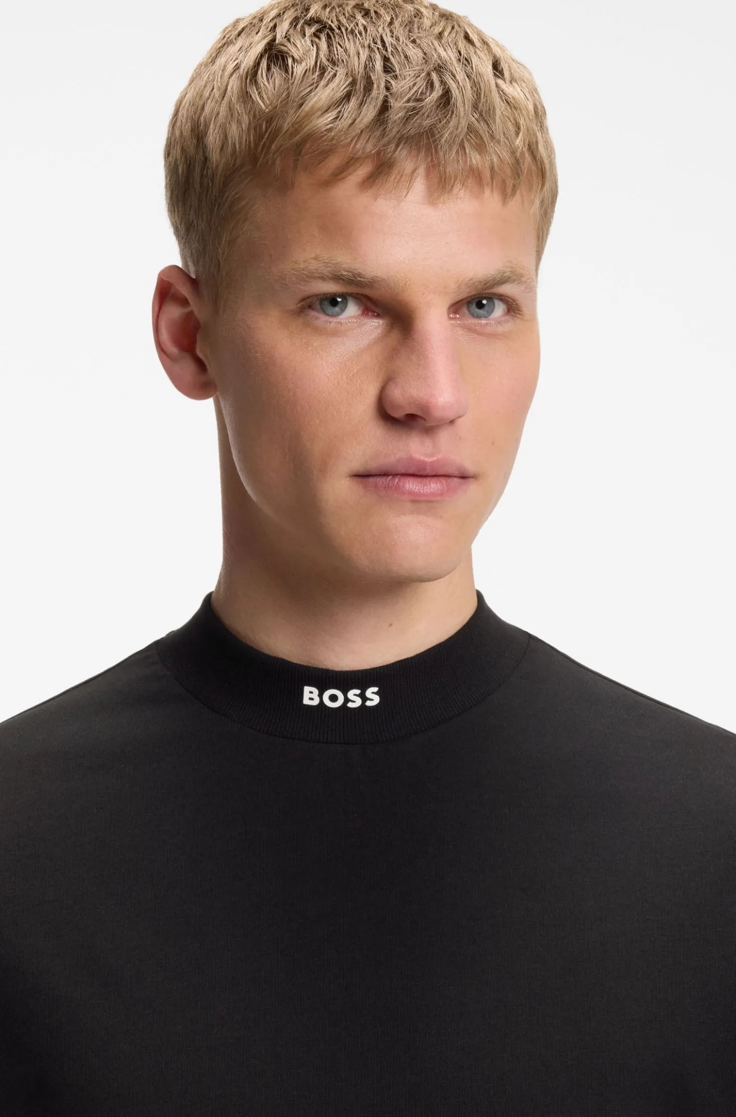 Relaxed-Fit T-Shirt aus Stretch-Baumwolle mit Stehkragen