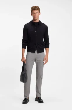 Reporter-Tasche aus genarbtem Kunstleder mit Signature-Stripe-Details