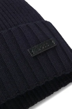 Rippstrick-Mütze aus Schurwolle mit Logo-Applikation