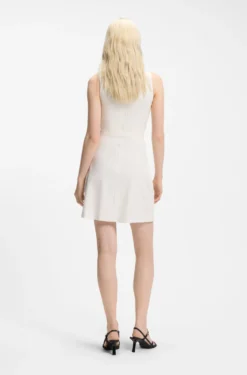 Ärmelloses Kleid mit Gürtel mit Schließe