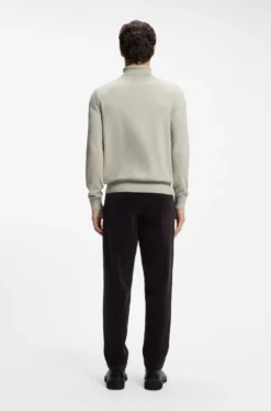 Rollkragenpullover aus Baumwoll-Mix mit Kaschmir und Logo-Aufnäher