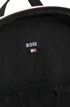 Rucksack aus Kunstleder mit reflektierenden Details
