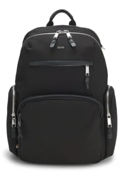 Rucksack mit mehreren Fächern und Lederbesätzen