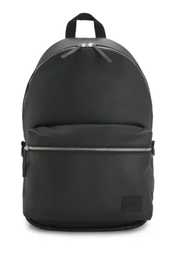 Rucksack mit Reißverschluss und Logo-Aufnäher aus Gummi
