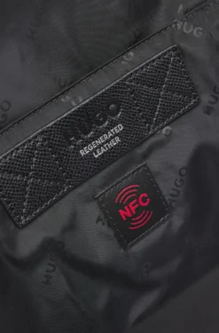 Rucksack mit silberfarbenen Details