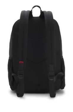 Rucksack mit weit gesetztem Logo-Detail