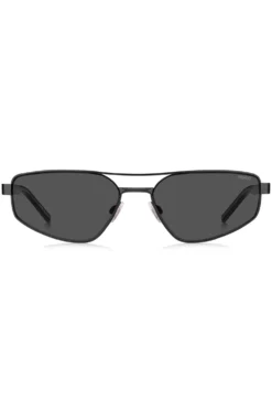Schwarze Sonnenbrille aus Metall mit ausgestanztem Logo