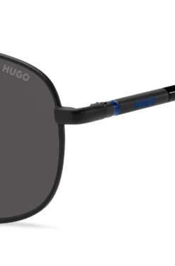Schwarze Sonnenbrille mit blauen Details