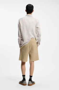Shorts aus Stretch-Baumwolle mit Knittereffekt