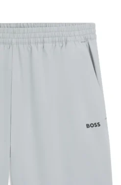 Shorts mit Vier-Wege-Stretch und feuchtigkeitsableitenden Eigenschaften