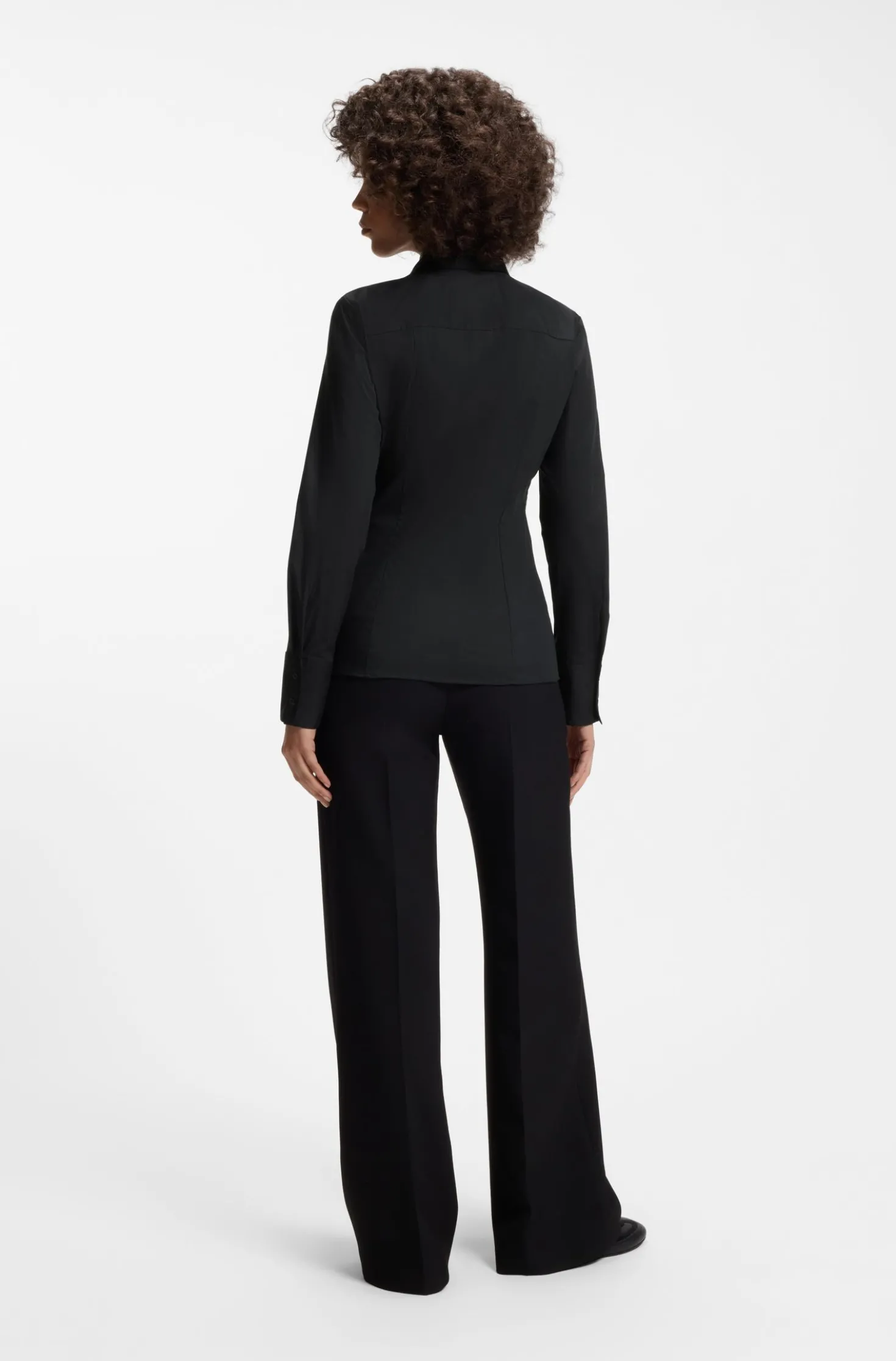 Slim-Fit Bluse aus bügelleichtem Baumwoll-Mix mit Twill-Struktur