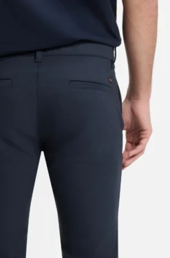 Slim-Fit Chino aus elastischem Twill