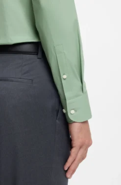 Slim-Fit Hemd aus elastischer Baumwoll-Popeline mit bügelleichtem Finish
