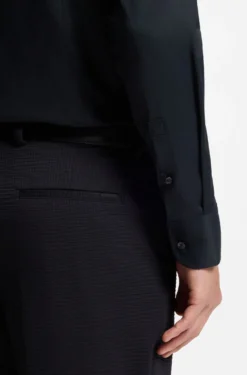 Slim-Fit Hemd aus funktionalem Stretch-Twill