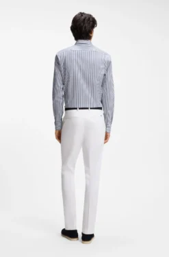 Slim-Fit Hemd aus gestreifter Stretch-Baumwolle mit bügelleichtem Finish