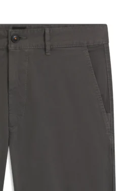 Slim-Fit Hose aus überfärbtem elastischem Satin
