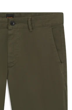 Slim-Fit Hose aus überfärbtem elastischem Satin