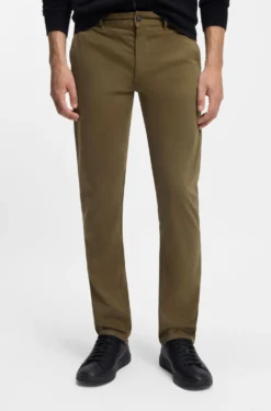 Slim-Fit Hose aus überfärbtem elastischem Satin