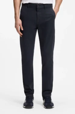 Slim-Fit Hose aus überfärbtem elastischem Satin