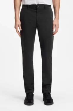 Slim-Fit Hose aus überfärbtem elastischem Satin