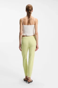 Slim-Fit Hose aus Stretch-Gewebe mit Logo-Niete
