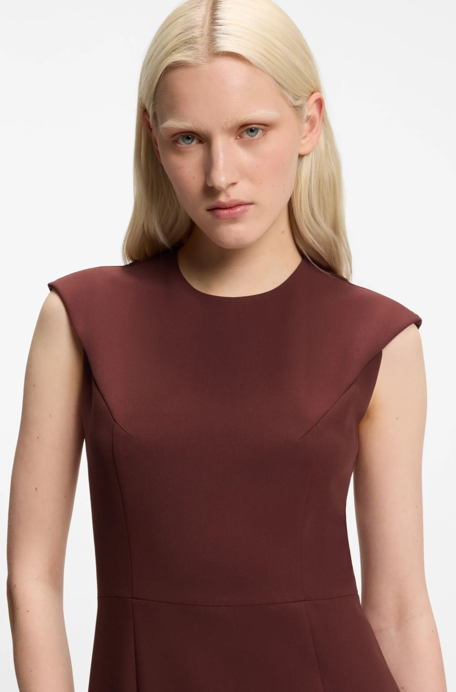 Slim-Fit Kleid mit Flügelärmeln