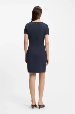 Slim-Fit Kleid mit Paspelierung an der Taille