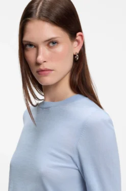 Slim-Fit Pullover aus Merinowolle mit Rundhalsausschnitt