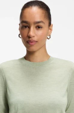 Slim-Fit Pullover aus Merinowolle mit Rundhalsausschnitt