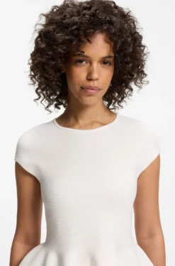 Slim-Fit Pullover mit Schößchensaum
