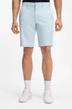 Slim-Fit Shorts aus wasserabweisendem Stretch-Gewebe