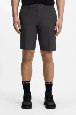 Slim-Fit Shorts aus wasserabweisendem Stretch-Gewebe