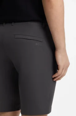 Slim-Fit Shorts aus wasserabweisendem Stretch-Gewebe
