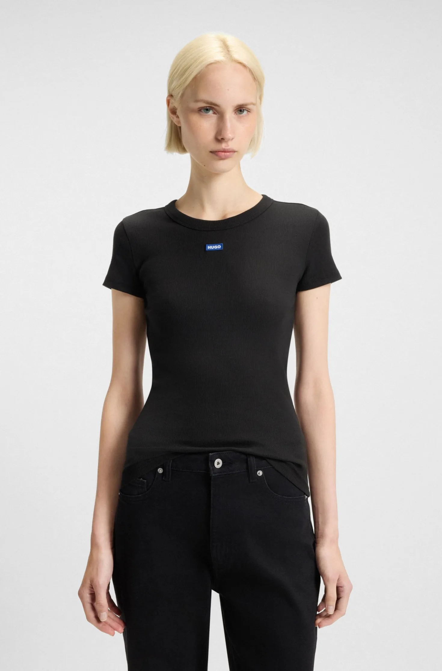 Slim-Fit T-Shirt aus gerippter Stretch-Baumwolle mit Logo