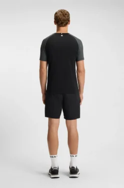 Slim-Fit T-Shirt aus Mesh-Jersey mit kontrastfarbenen Einsätzen