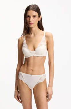 Slip aus Spitze mit plissierten Mesh-Details