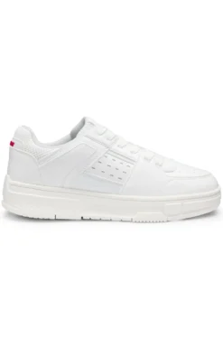 Sneakers aus Kunstleder mit Mesh-Details