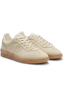 Sneakers aus Veloursleder mit Gummisohlen