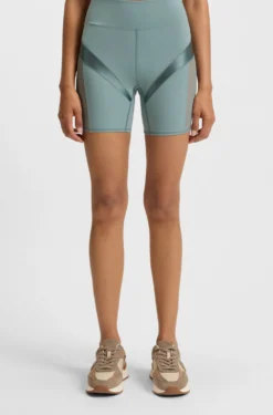 Sportive Cycling-Shorts mit hohem Bund und Mesh-Einsätzen