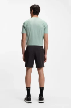 Sportive Shorts mit Vier-Wege-Stretch und wasserabweisendem Finish