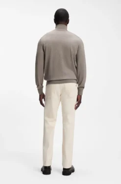 Straight-Fit Jeans aus italienischem Denim in Ecru