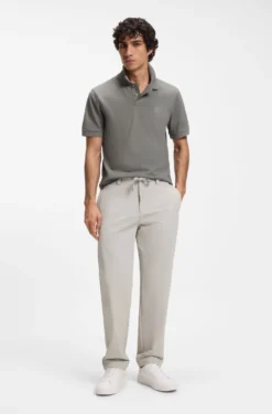 Straight-Tapered-Fit Chino aus Stretch-Gewebe