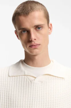 Strick-Poloshirt mit Waffelstruktur und Johnny-Kragen