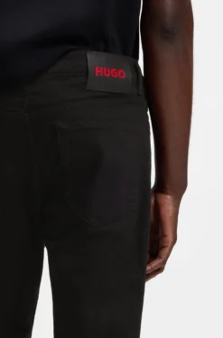 Superschwarze Slim-Fit Jeans aus Stretch-Denim