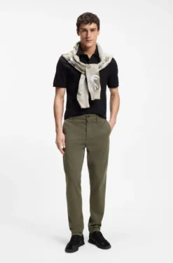 Tapered-Fit Hose aus Baumwoll-Satin mit Elasthan-Anteil