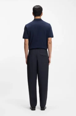 Tapered-Fit Hose aus waschmaschinenfestem Performance-Stretch-Gewebe