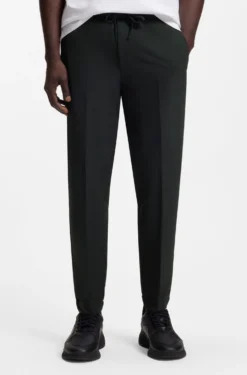 Tapered-Fit Hose aus wasserabweisendem Stretch-Gewebe