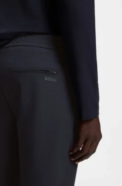 Tapered-Fit Hose aus wasserabweisendem Stretch-Gewebe