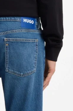 Tapered-Fit Jeans aus mittelblauem Stretch-Denim