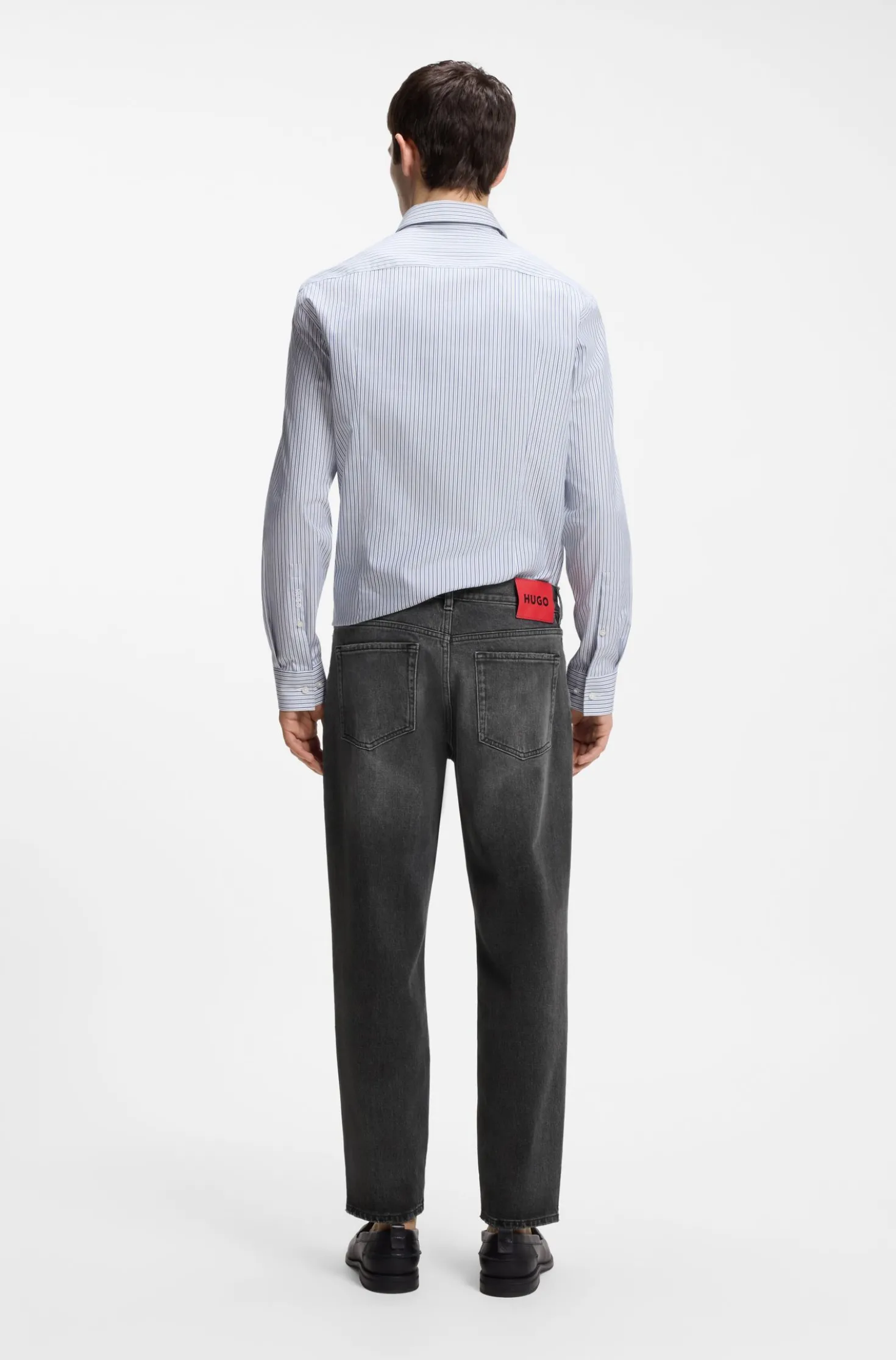 Tapered-Fit Jeans aus schwarzem Stretch-Denim